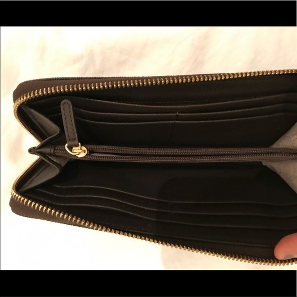 ❤️Host Pick❤️ Michael Kors brown signature wallet - Picture 4 of 7